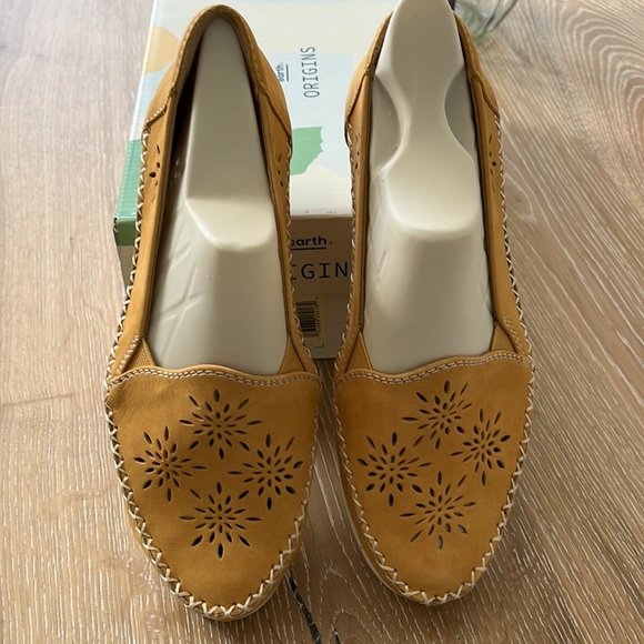 Earth Origins Loralei (Women's) in Amber Yellow . BRAND NEW - Picture 2 of 6